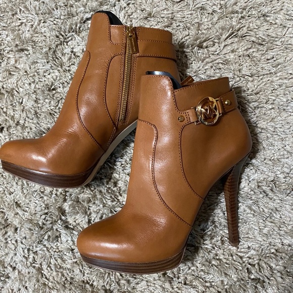 Michael Kors booties - Picture 1 of 4